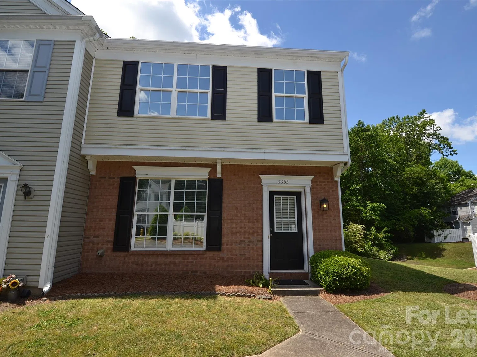 3 bed, 2.5 bath, 1402 sqft, $1,900 — Photo 1