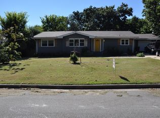 1907 N Wheeler Ave, Fayetteville, AR 72703