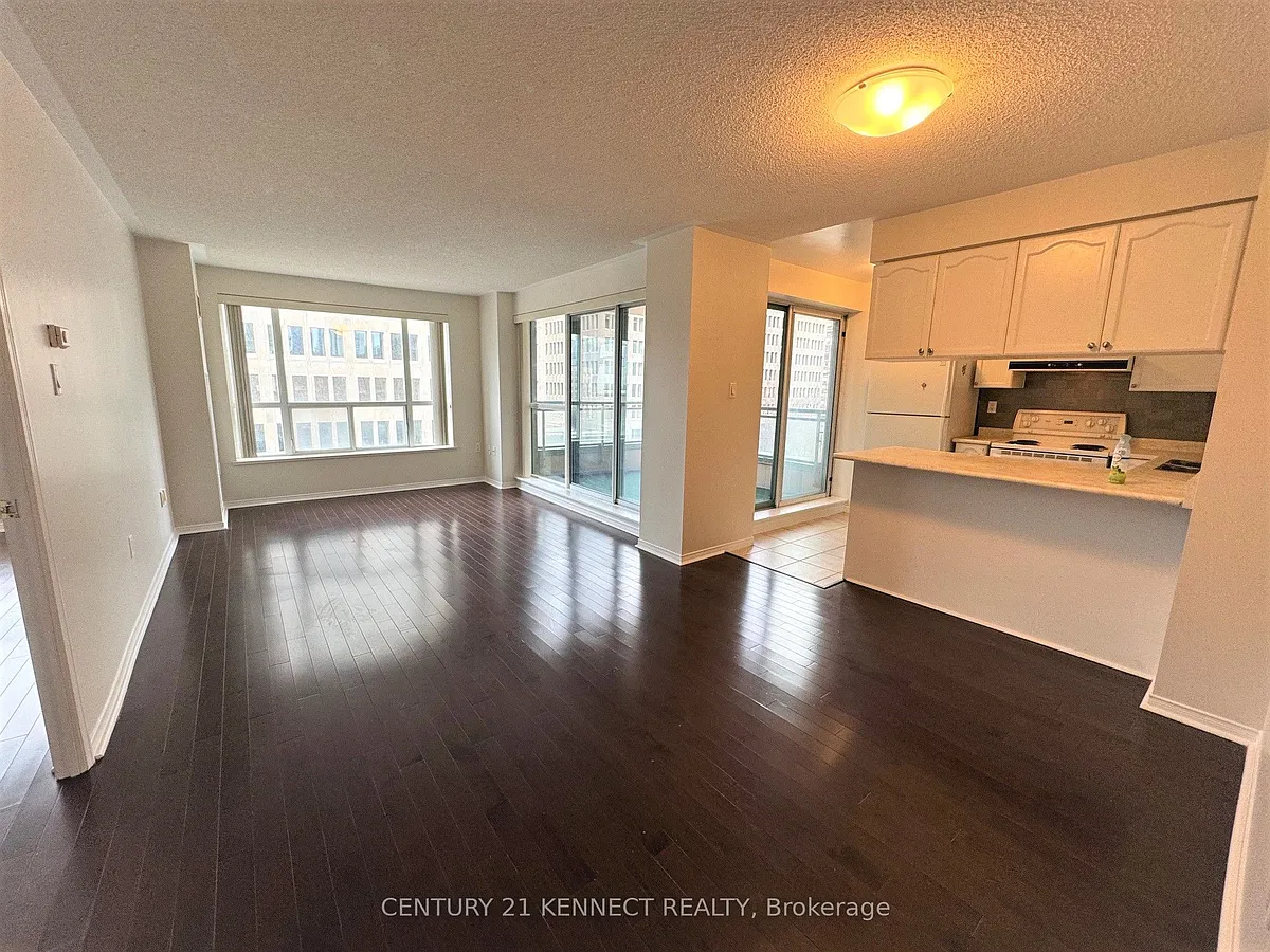 Building Photo - 889 Bay St #606