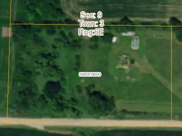2044 Lilac Rd, Beatrice, NE 68310