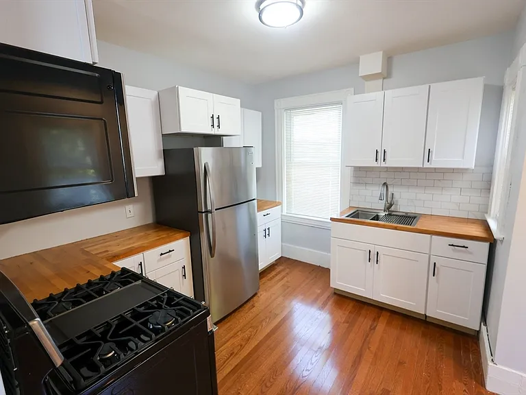 50 Thatcher St #2 — Photo 3