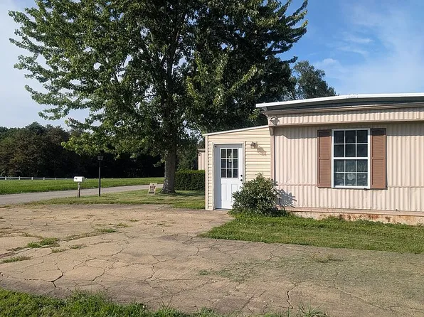 12488 Echo Dell Rd #26, East Liverpool, OH 43920