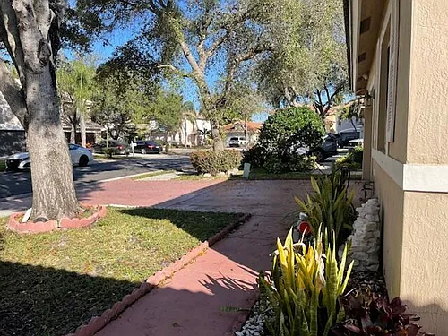 6352 NW 36th Ave Photo 1