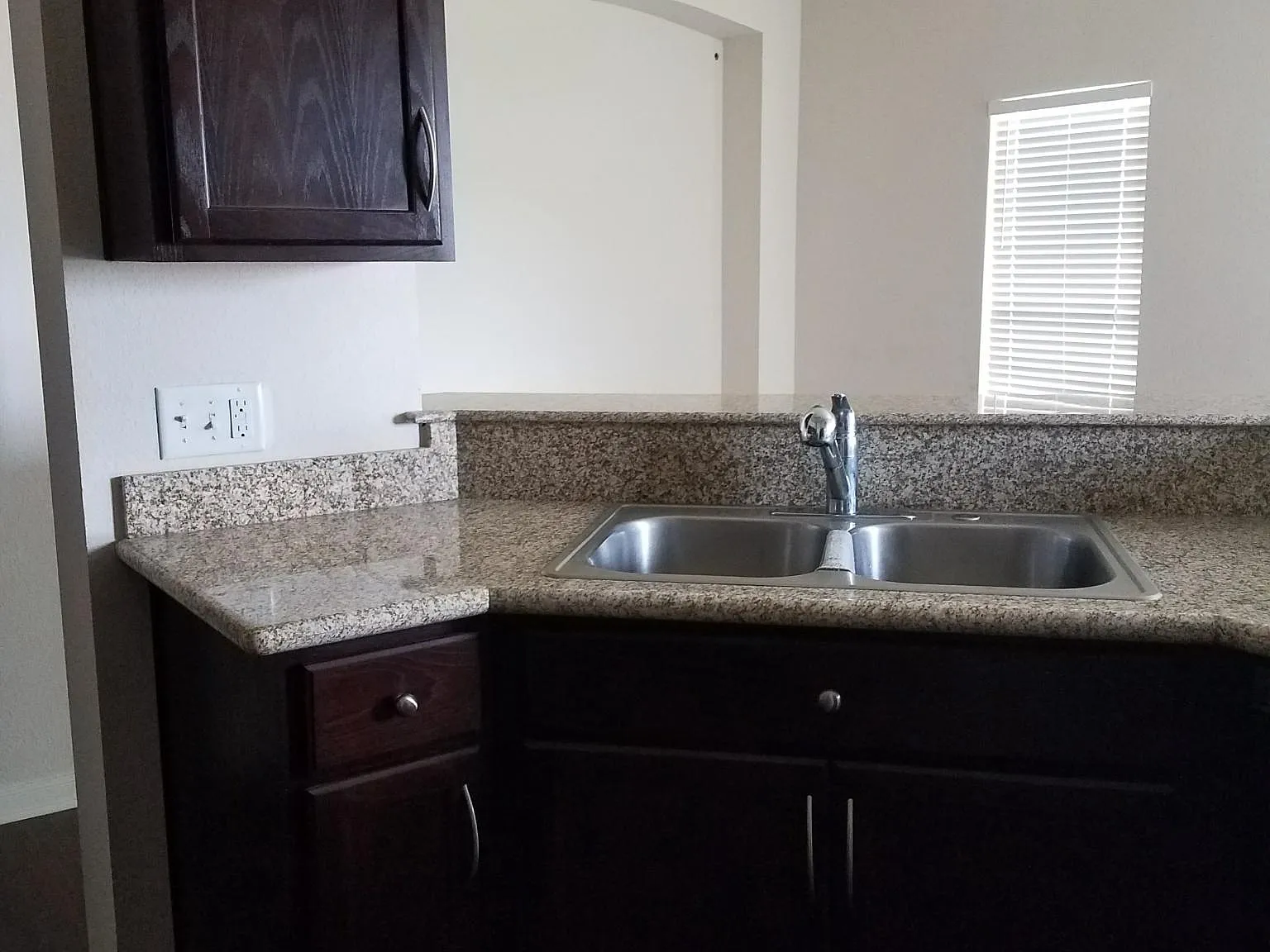 3 bed, 1349 sqft, $2,000 — Photo 3