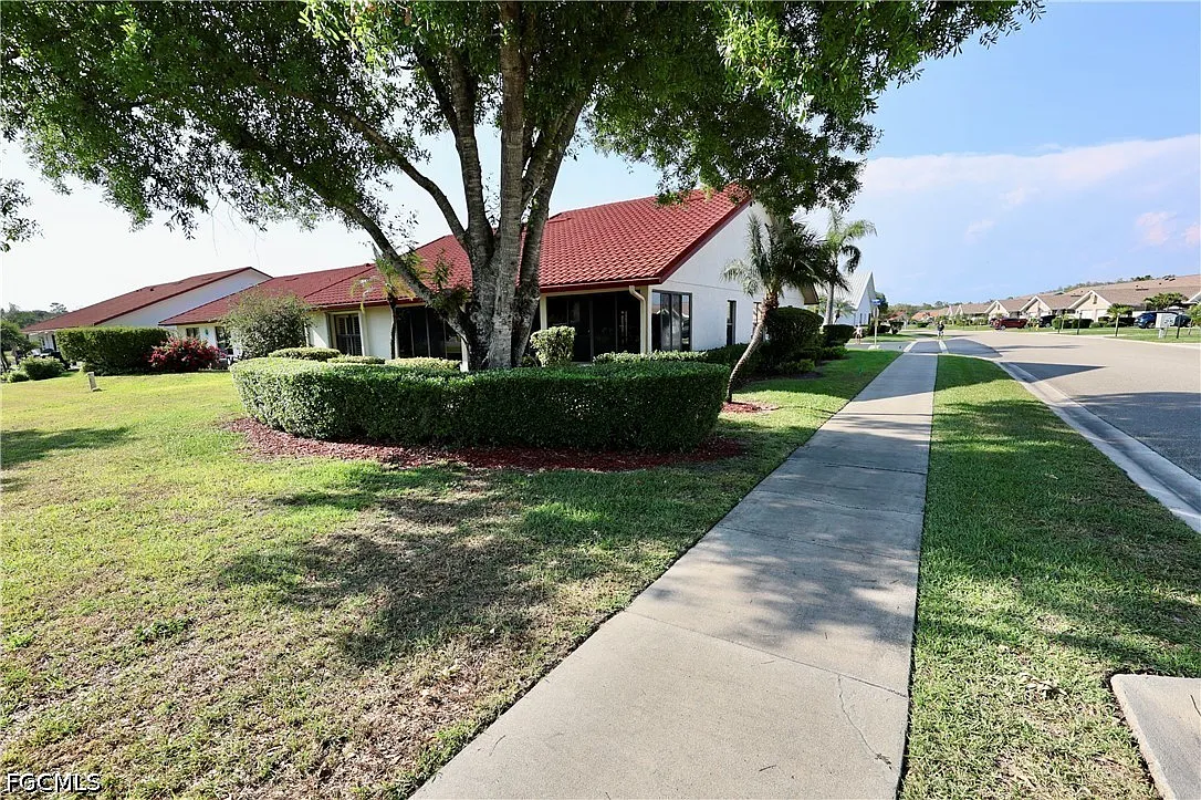 2 bed, 2.5 bath, 1690 sqft, $2,200 — Photo 3