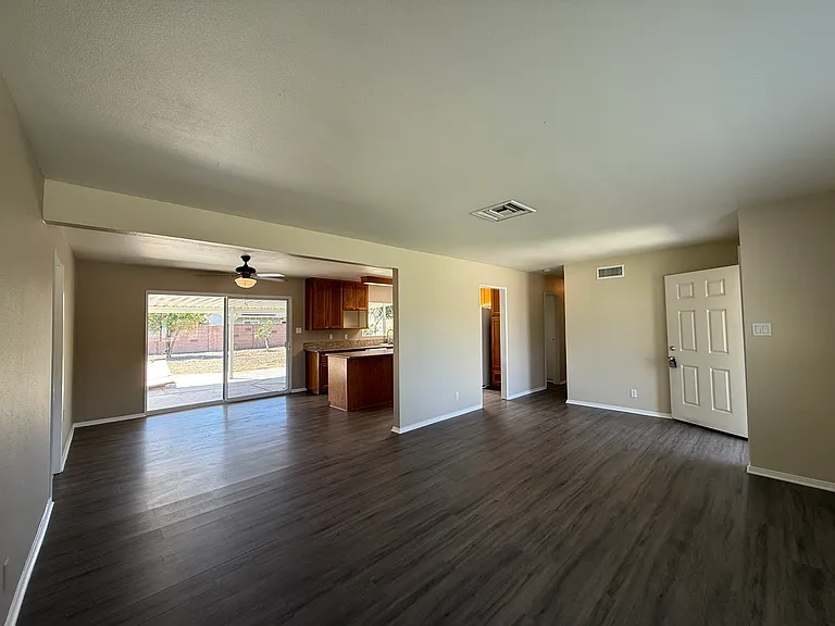 1693 Blackwall Dr — Photo 3
