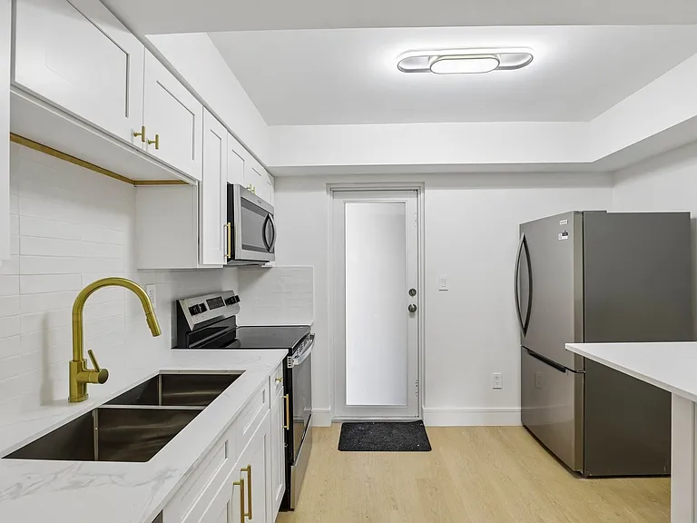 The Oaks Apartments — Photo 52