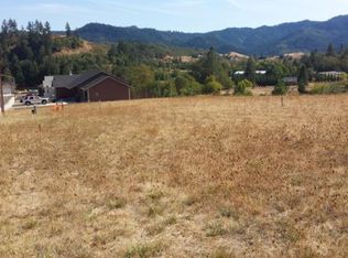 307 NE Spring View Dr, Myrtle Creek, OR 97457