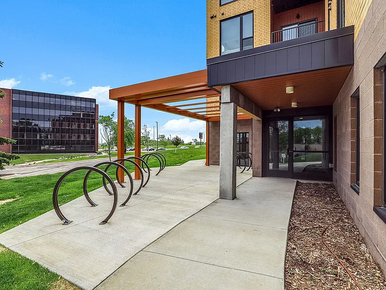 75-web-or-mls-10950-Red-Cir-Dr-75