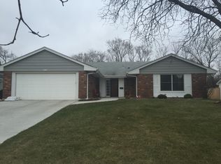 2S141 Stratford Rd, Glen Ellyn, IL 60137