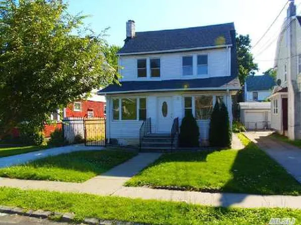 10432 194th St, Saint Albans, NY 11412