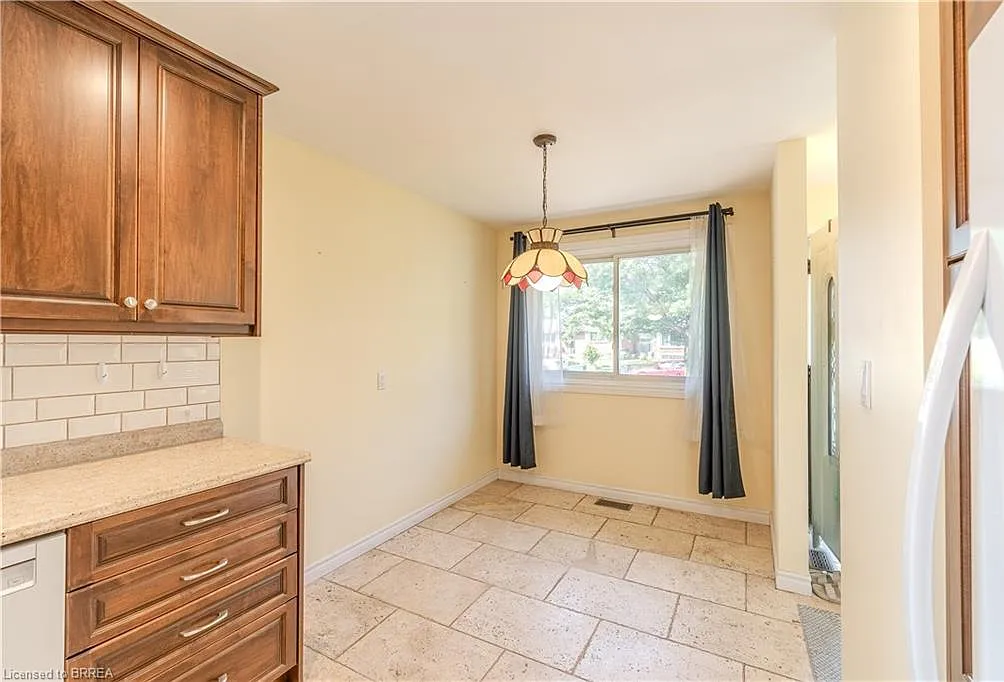 3 bed, 1000 sqft, $2,200 — Photo 4