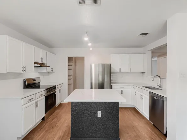 216 Capistrano Dr, San Marcos, TX 78666
