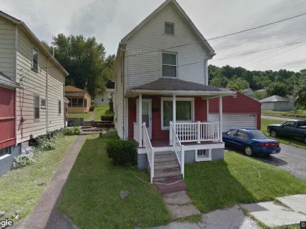 319 E McGaffney Ave, Lowellville, OH 44436