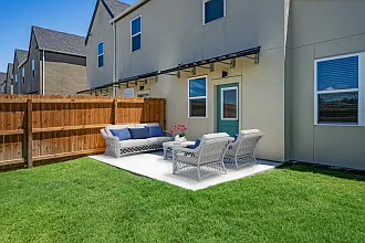 Lat Twenty7 Townhomes — Photo 71