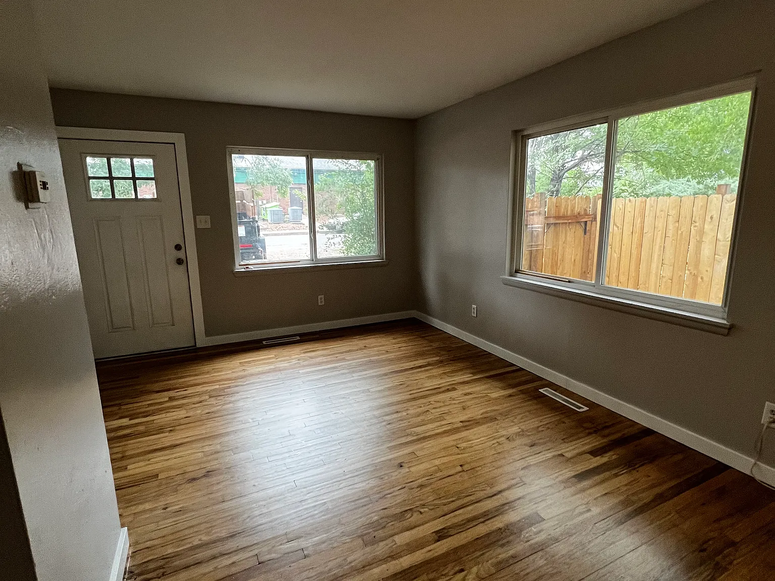 3 bed, 900 sqft, $1,600 — Photo 3