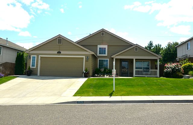 1st image of 2521 W 35th Ave
