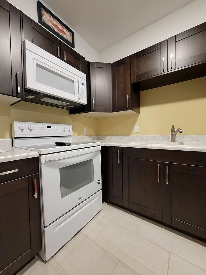 3 bed, 1.0 bath, 936 sqft, $3,200 — Photo 2