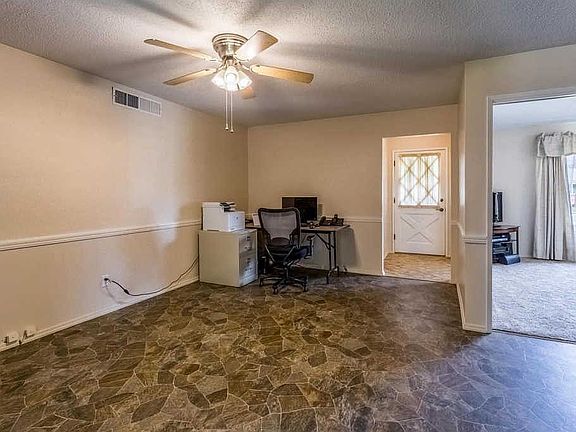 5th image of 5537 N Del Mar Ave