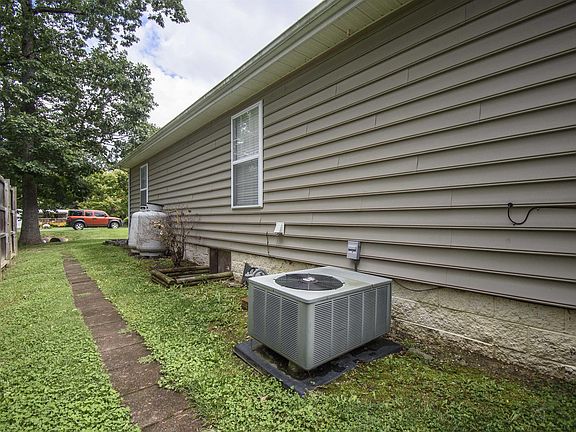 4th image of 340 Teel St