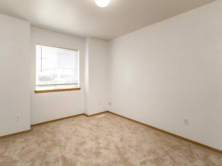 3307 S 43rd St — Photo 25