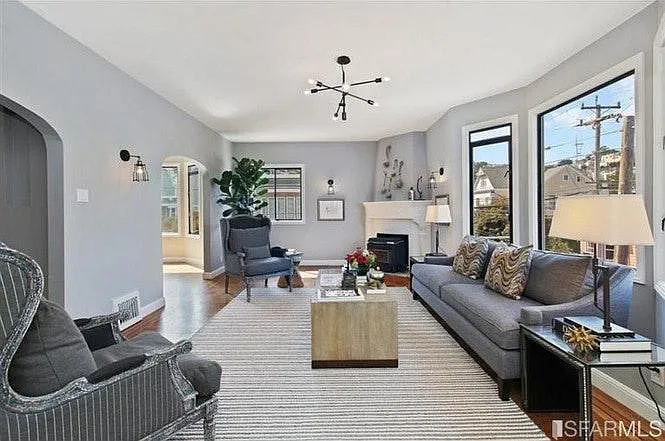 Living room (staged)