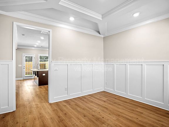 4th image of 3133 Venetian Dr