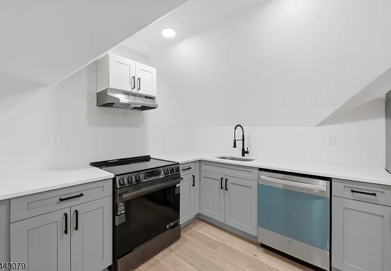 82 Grove St #4 — Photo 3