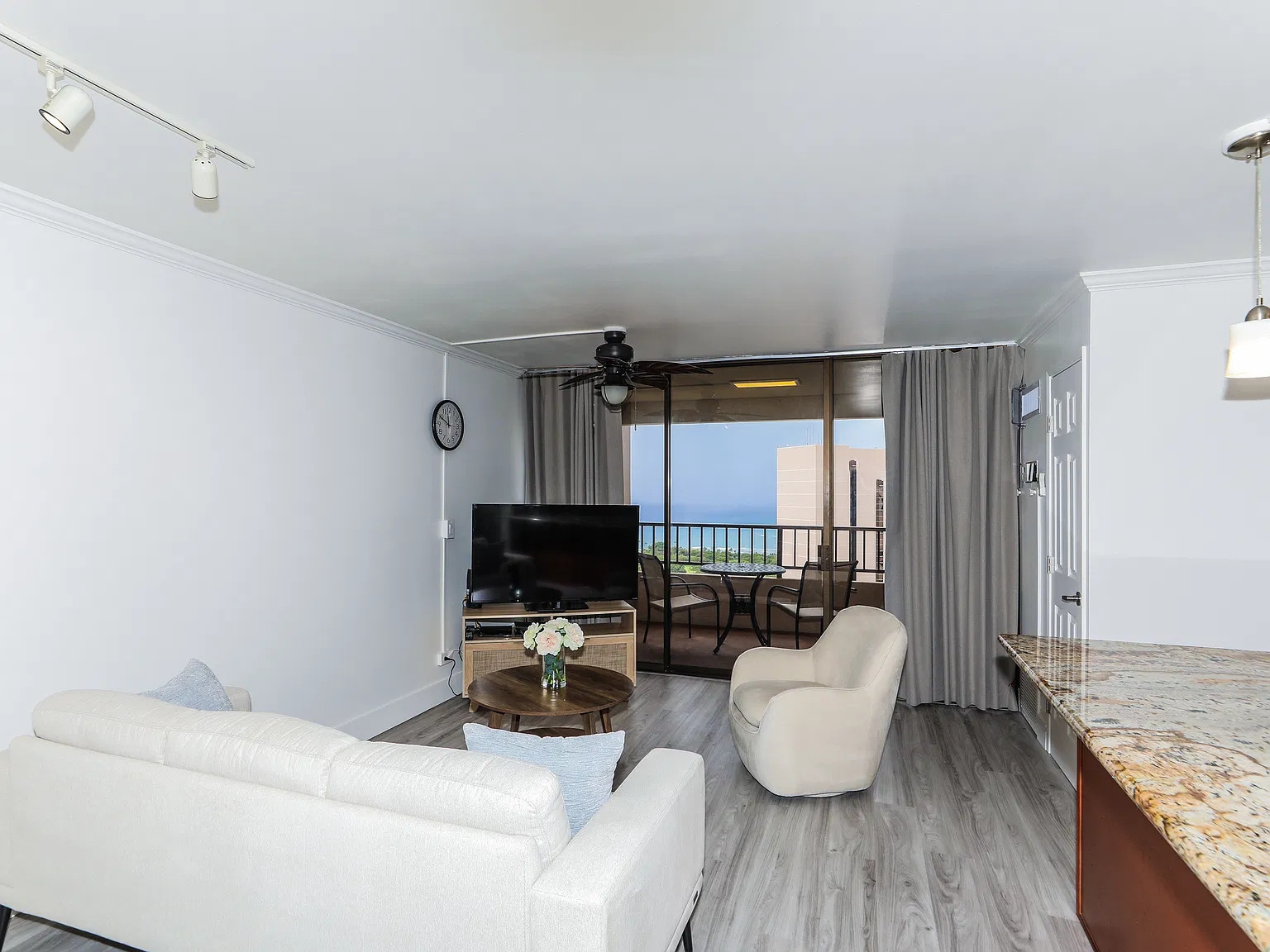 1 bed, 683 sqft, $3,500 — Photo 3