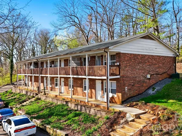 1075 7th Ave NW, Hickory, NC 28601