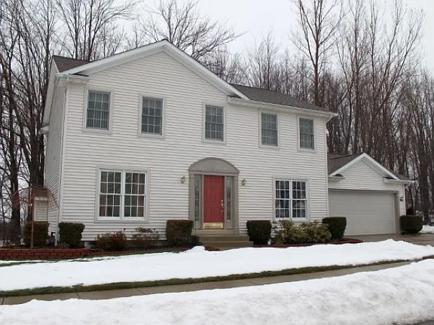 898 Richard Dr photo 1