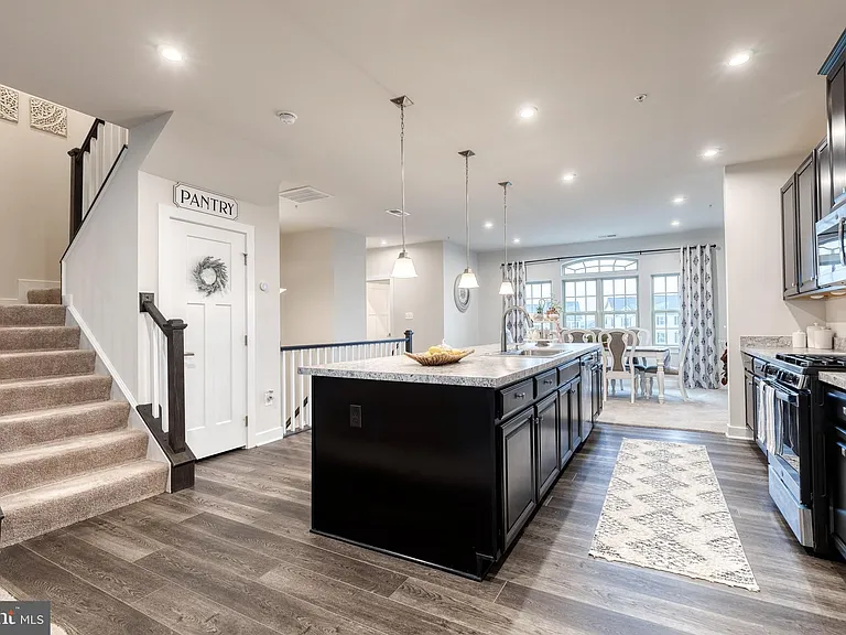 10141 Fauberg St — Photo 13