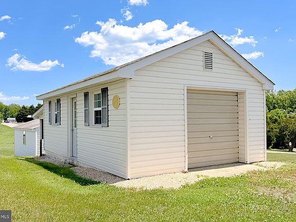 4th image of 23230 Colton Point Rd