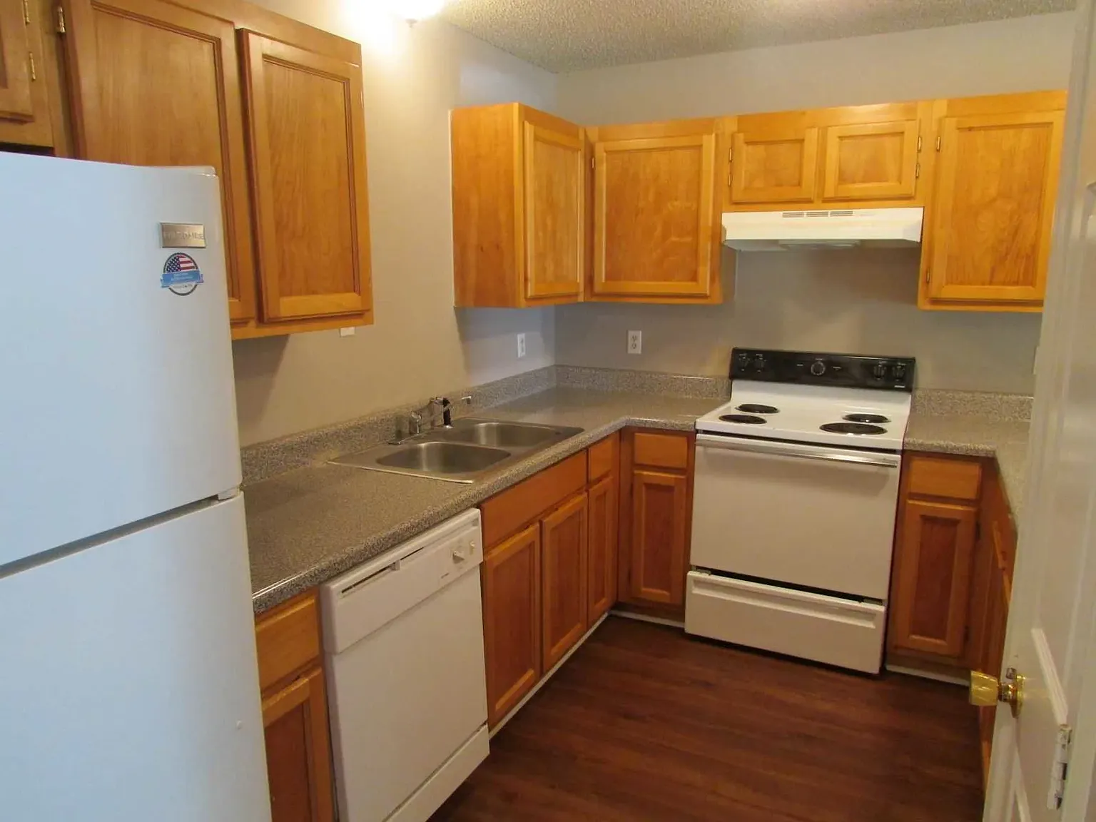 Royal Oaks Apts — Photo 3