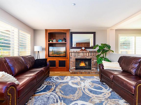 4th image of 1596 Laurel Cir
