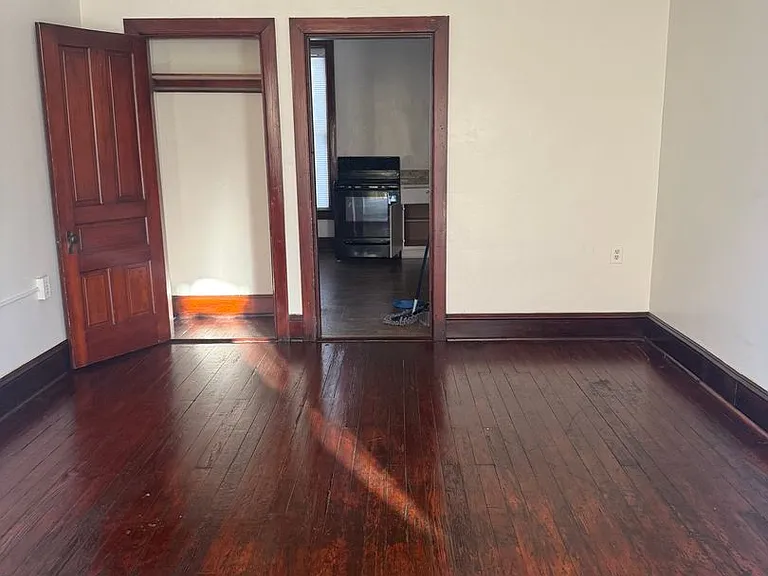 41 E. Franklin Street — Photo 14