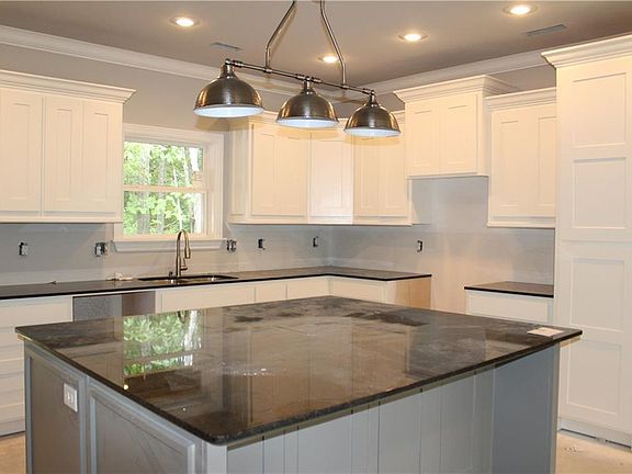 4th image of 19 Drifton Dr
