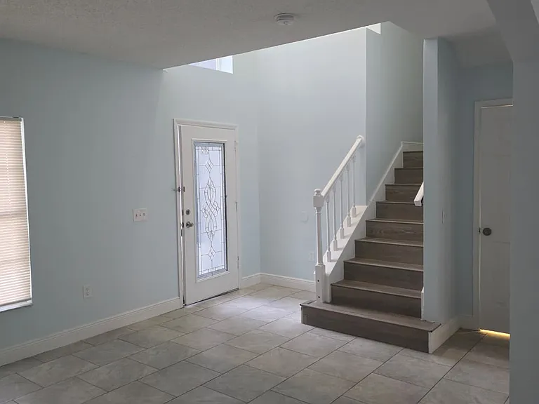818 Mountbatten Ln — Photo 3