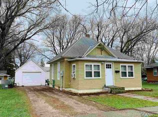 303 W Elm St, Beresford, SD 57004