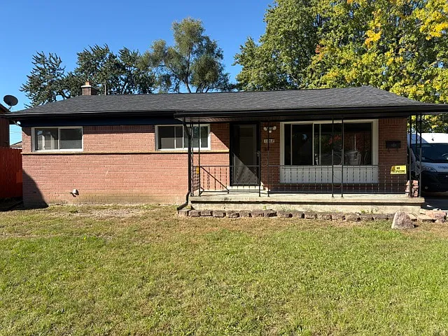 3 bed, 1040 sqft, $1,800 — Photo 1