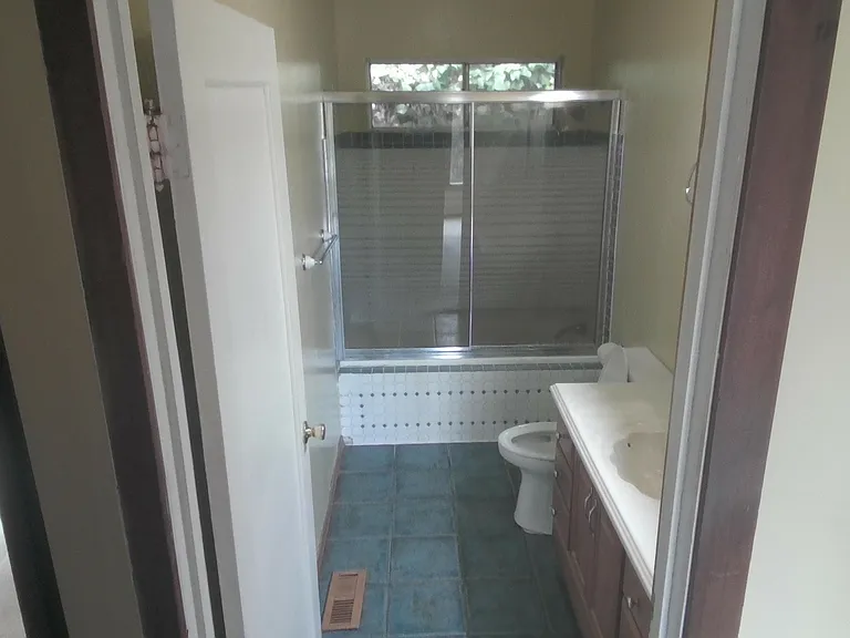 344 N Ferndale Ave — Photo 8