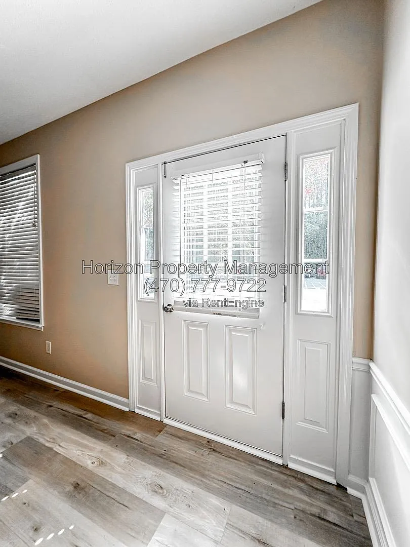 3 bed, 2.0 bath, 1300 sqft, $1,795 — Photo 3