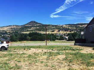 4666 Hillcrest Rd, Medford, OR 97504