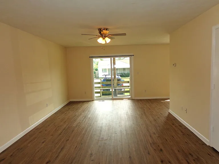 4636 Coronet Ave — Photo 4