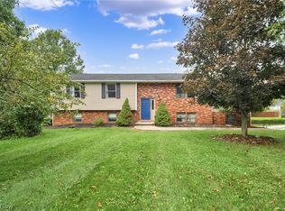 2190 Waterbury Dr, Uniontown, OH 44685