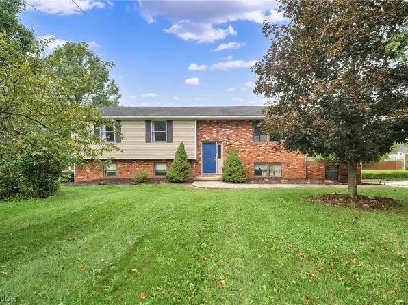 2190 Waterbury Dr, Uniontown, OH 44685
