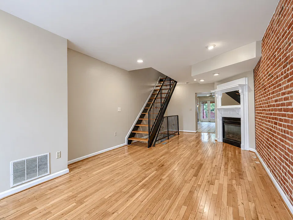 512 S Montford Ave