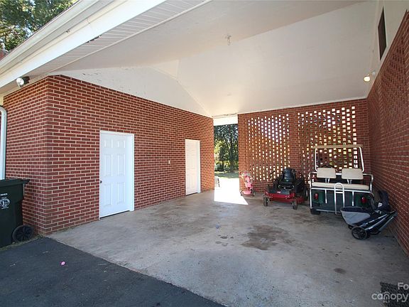 3rd image of 401 Neisler Dr