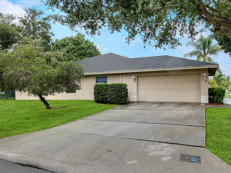 1198 SE Petunia Ave — Photo 8