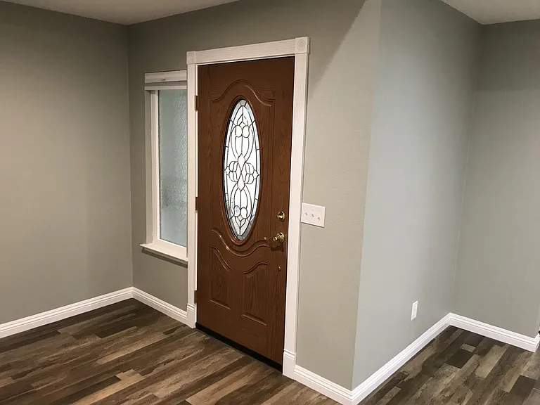 1706 Canyon Crest Ln — Photo 2
